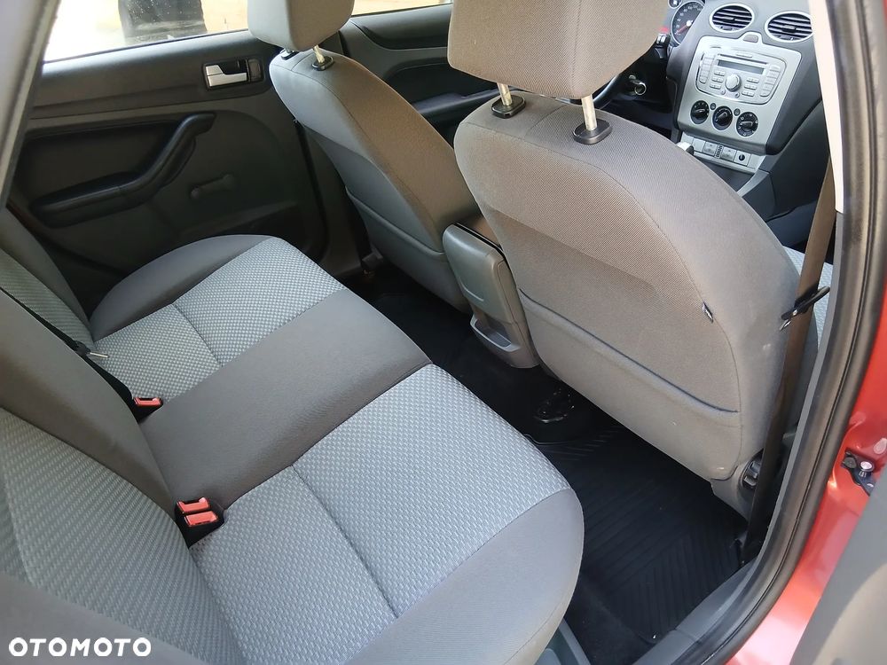 Ford Focus 1.6 Ambiente - 12