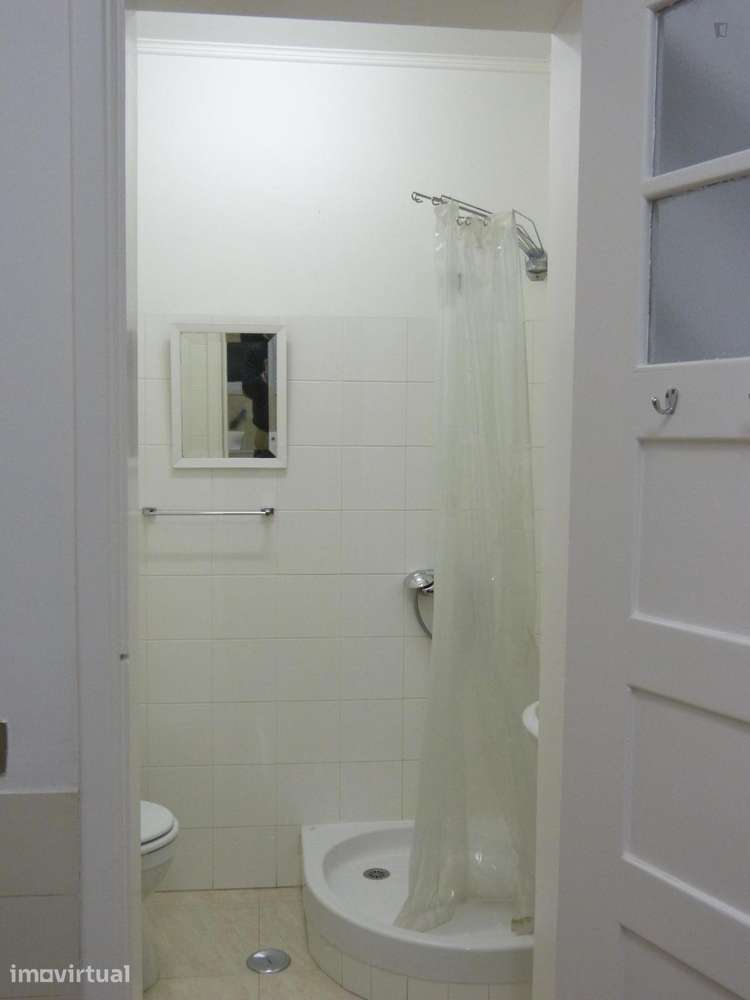 Quarto - localizado em Saldanha Lisbon - Grande imagem: 5/17