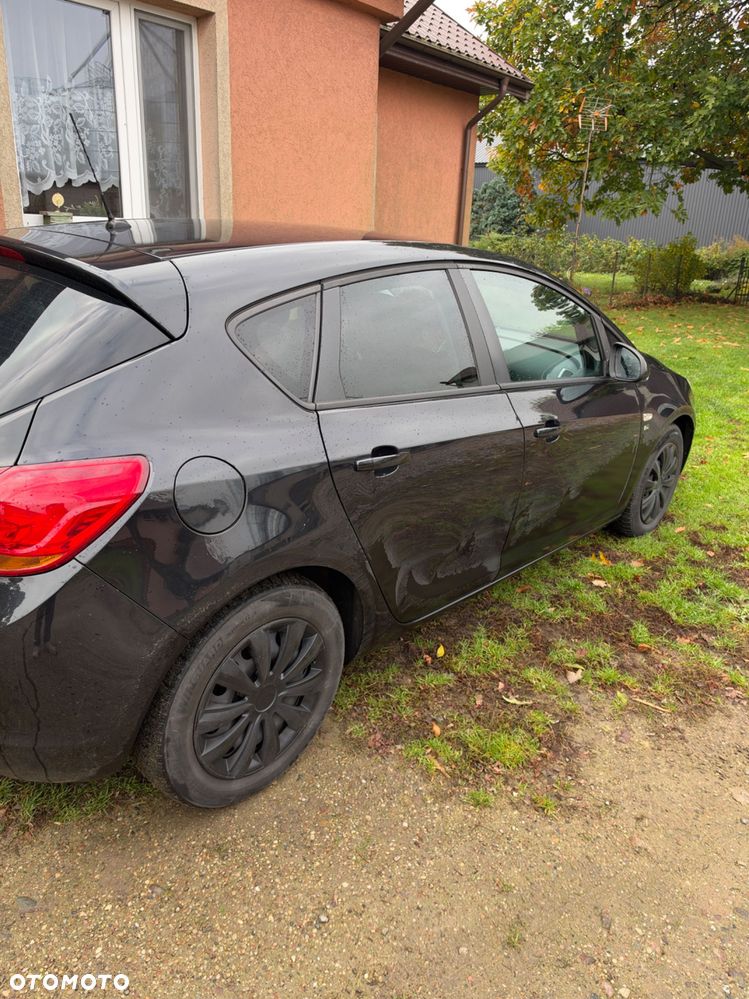 Opel Astra 2012 photo 5