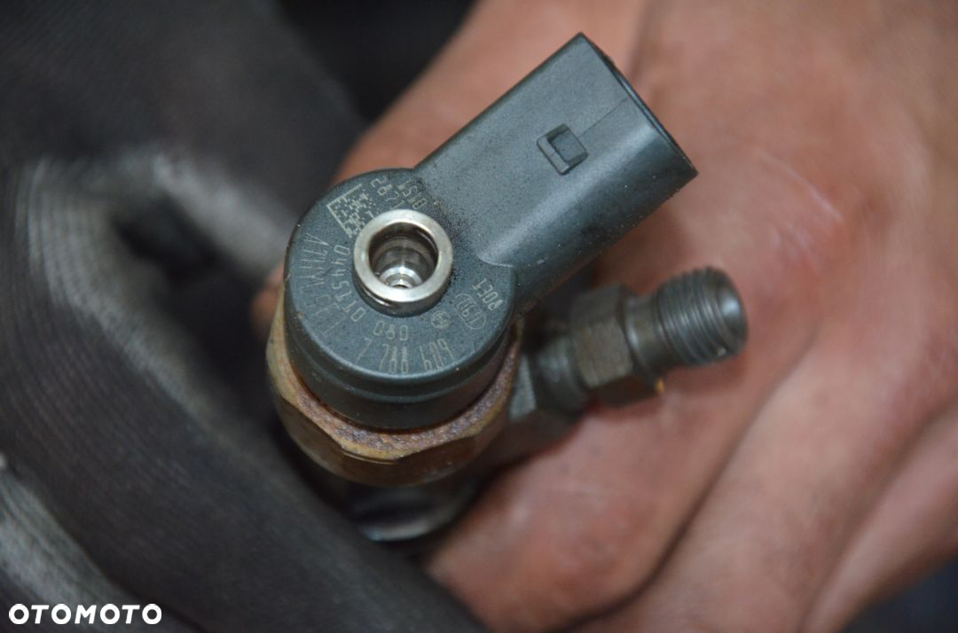 BMW E90 E60 E46 E87 2.0D 3.0D WTRYSKIWACZE 7788609 - 2