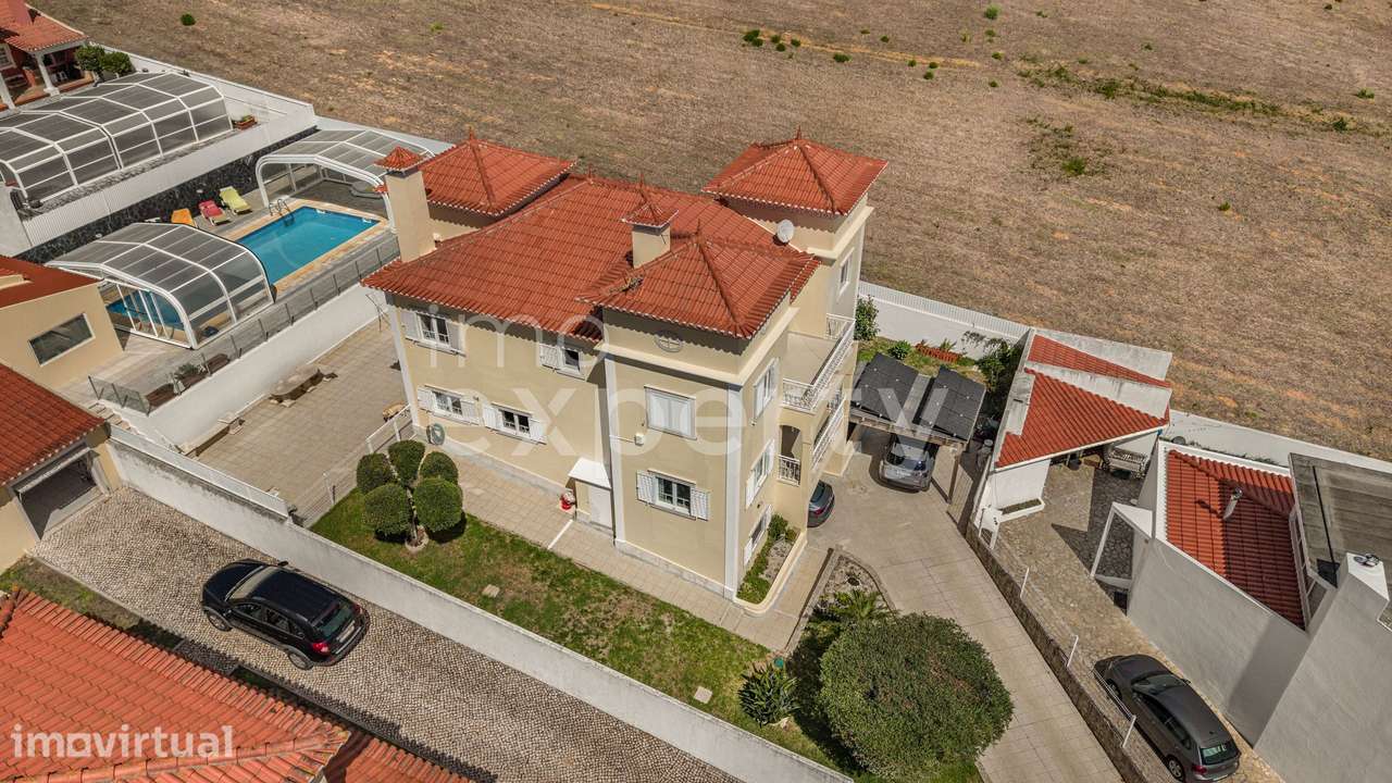 Moradia com 3 suites e piscina coberta a 10 min das praias da Ericeira - Grande imagem: 2/47