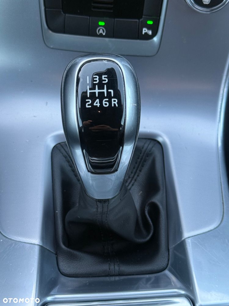 Volvo V60 D2 Summum - 33