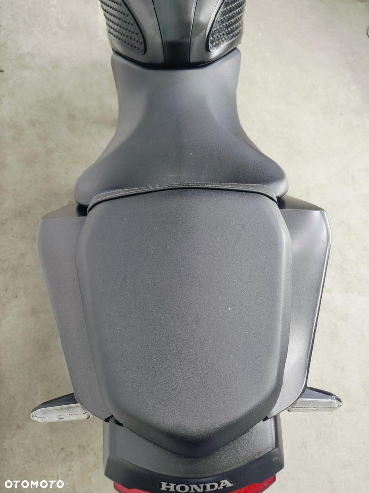 Honda CB - 12