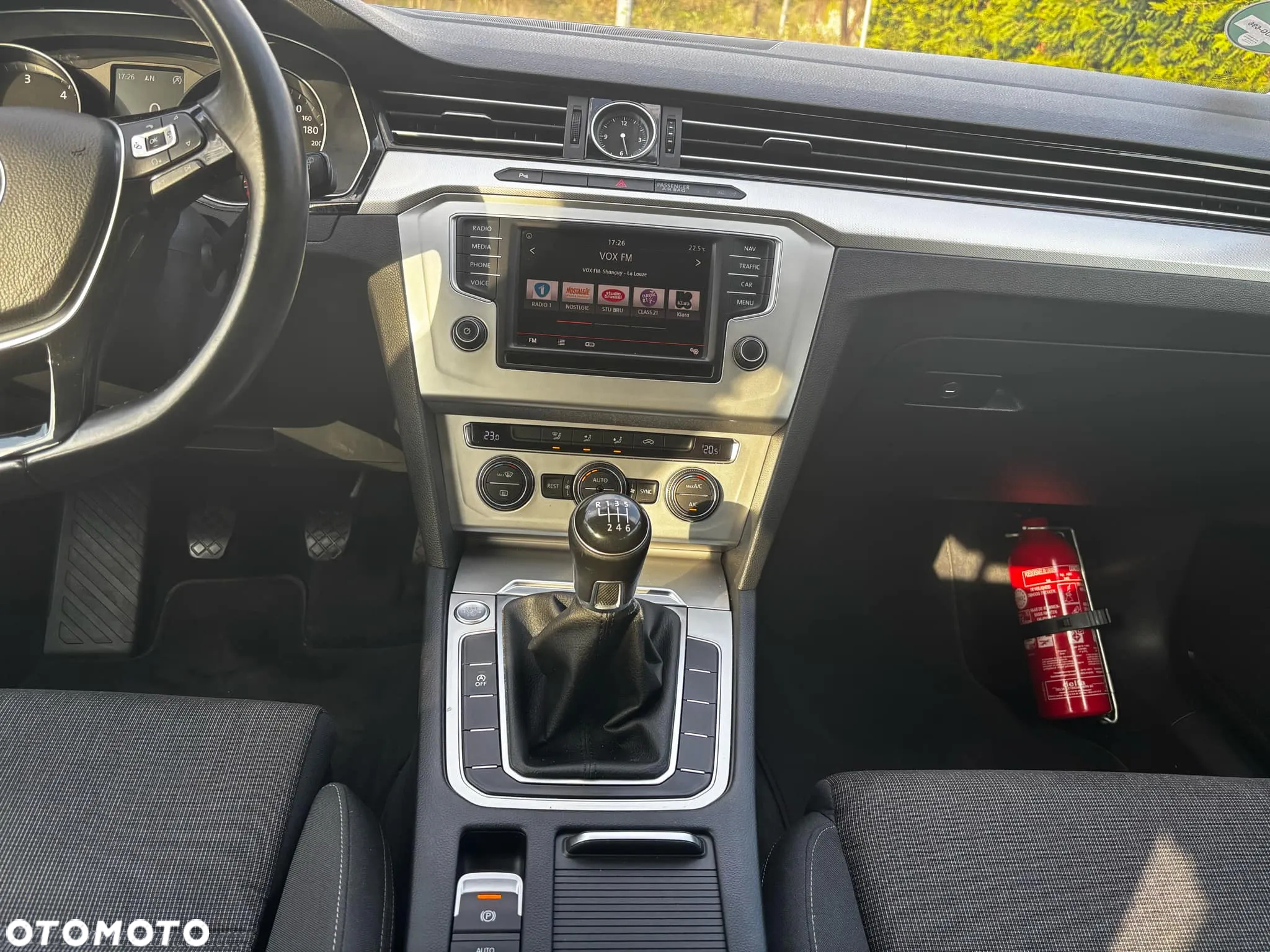 Volkswagen Passat 1.6 TDI BMT Comfortline - 11
