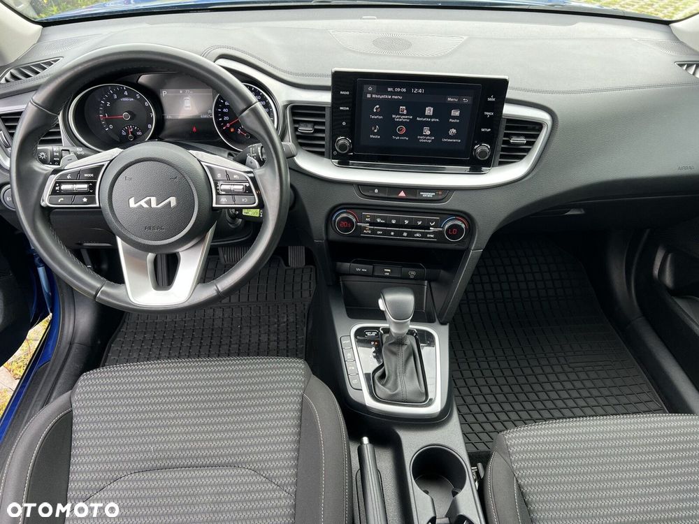 Kia Ceed - 10