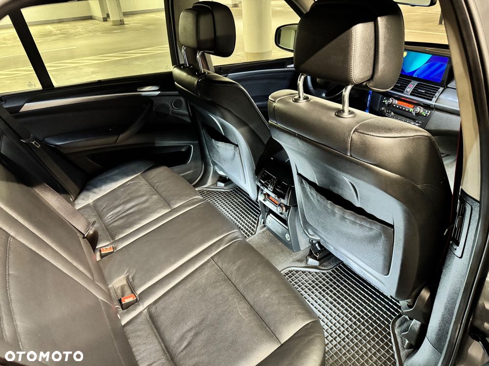 BMW X5 5.0i xDrive - 17