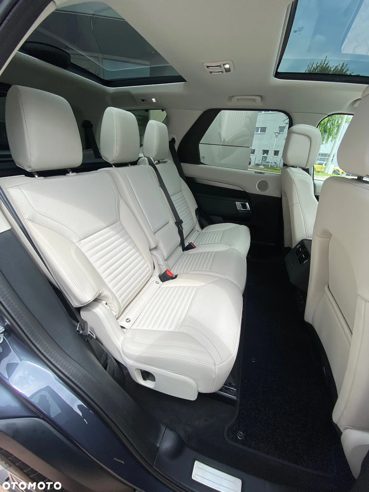 Land Rover Discovery V 3.0 D250 mHEV R-Dynamic SE - 9