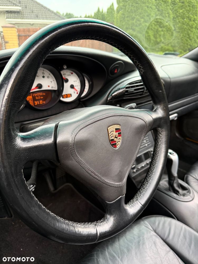 Porsche 911 Carrera 4 - 10