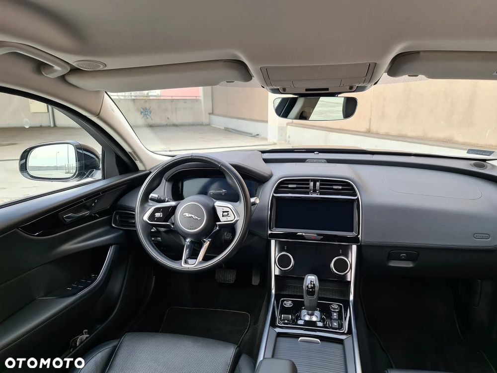 Jaguar XE D200 SE - 12