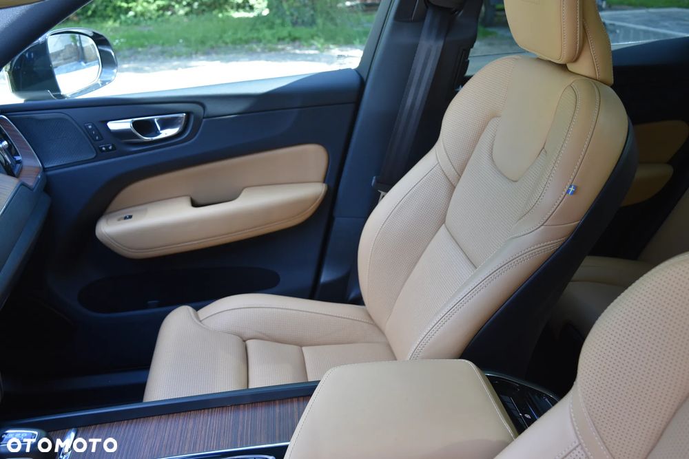 Volvo XC 40 T5 AWD Geartronic Momentum Pro - 17