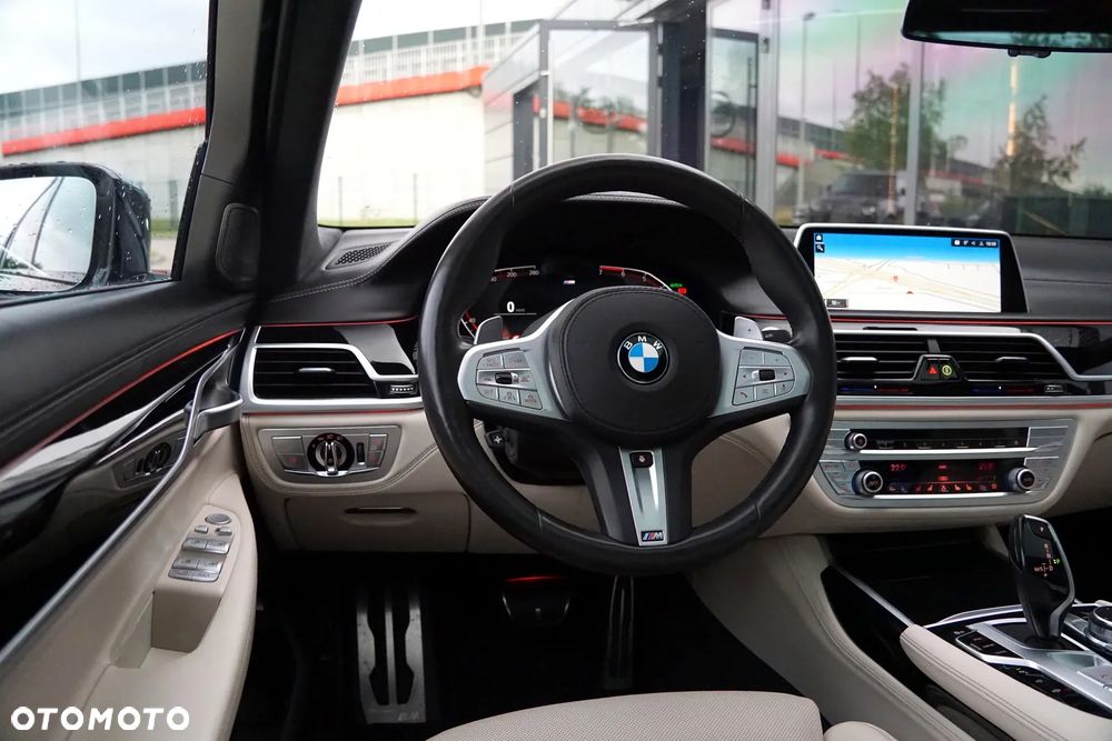 BMW Seria 7 750i xDrive sport - 24