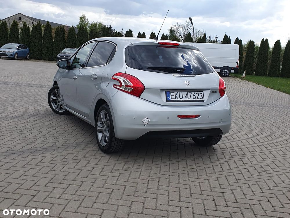 Peugeot 208 - 14