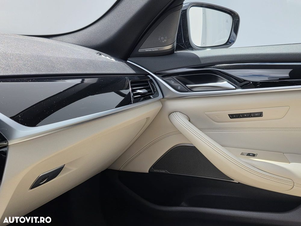 BMW Seria 5 530i xDrive AT MHEV - 14