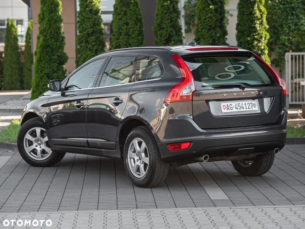 Volvo XC 60 D5 AWD Momentum - 9