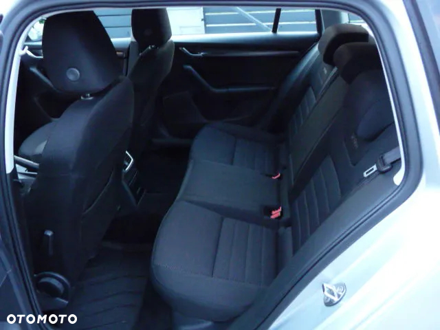 Skoda Octavia Scout 2.0 TDI 4x4 DSG - 11