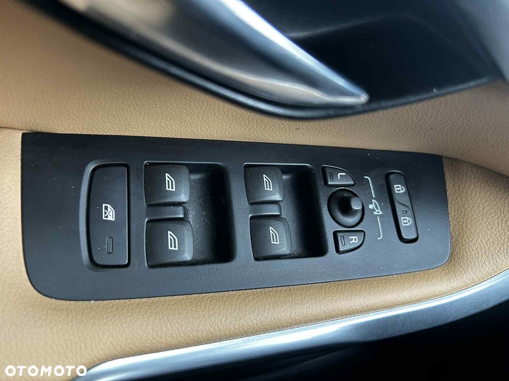Volvo V40 Cross Country D2 Geartronic Summum - 28