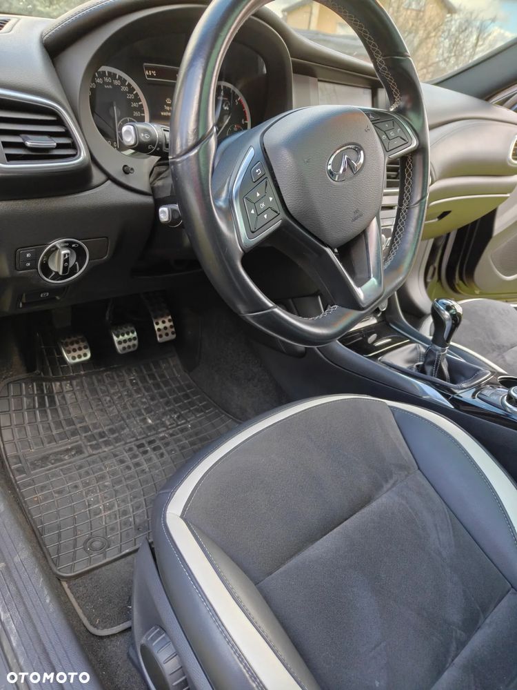 Infiniti Q30 1.5d Premium - 36