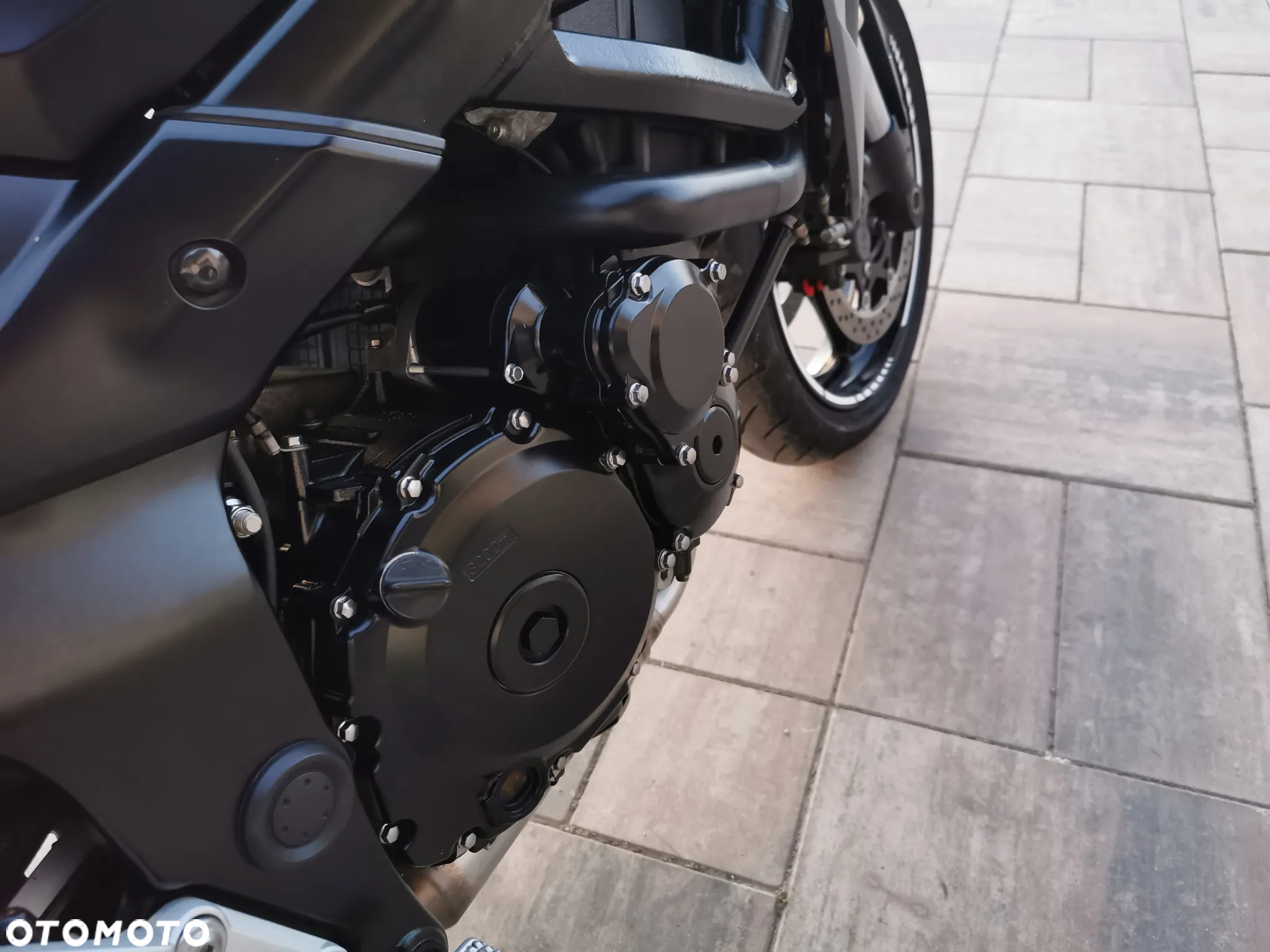 Suzuki GSR - 17