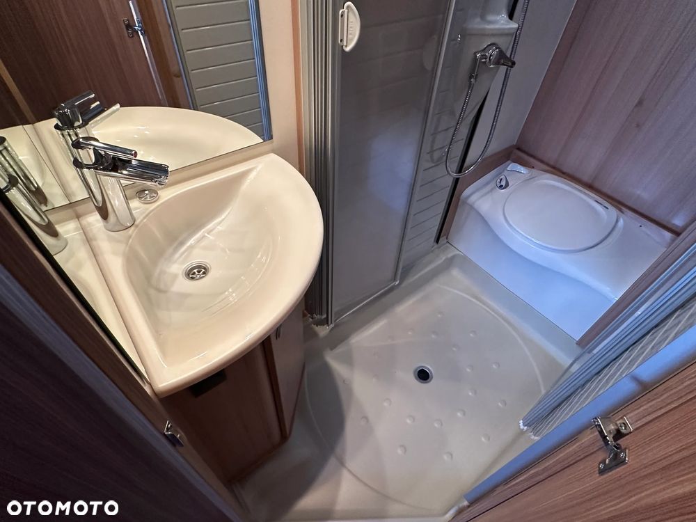 Burstner AVERSO 465 TS FIFTY z napędem i markizą pompowaną. - 38