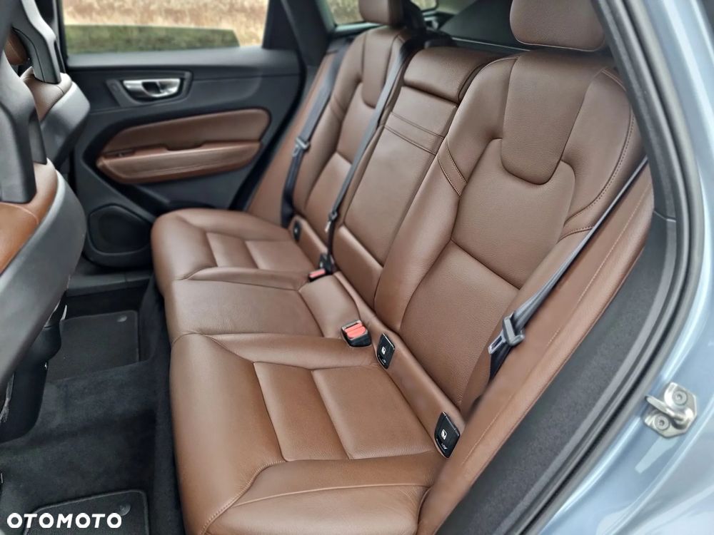 Volvo XC 60 D4 Momentum Pro - 28
