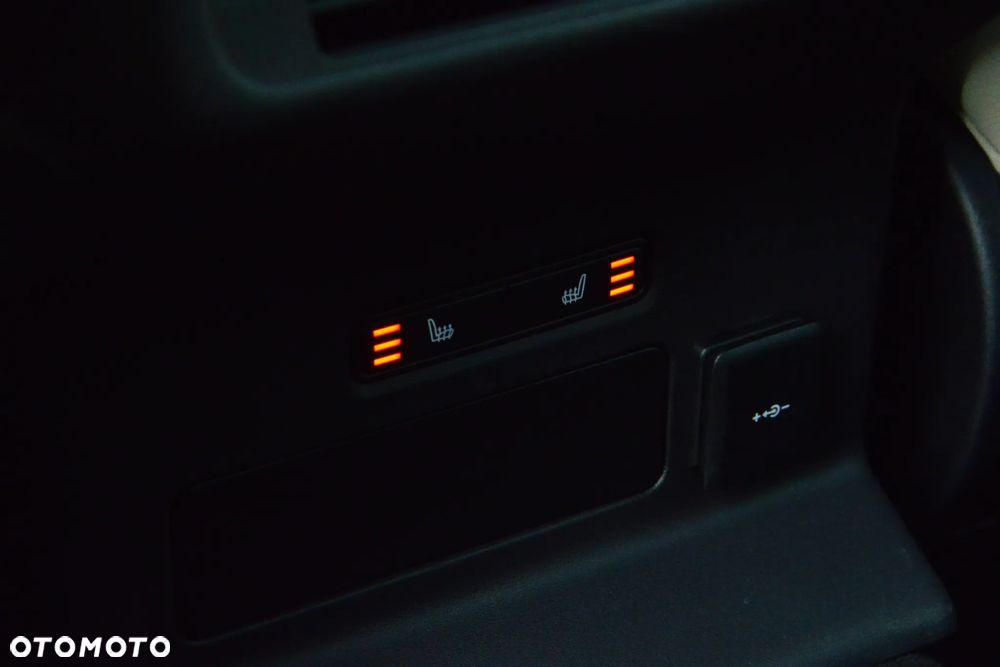 Land Rover Range Rover Velar ver-3-0-p400-mhev-r--dynamic-se - 19