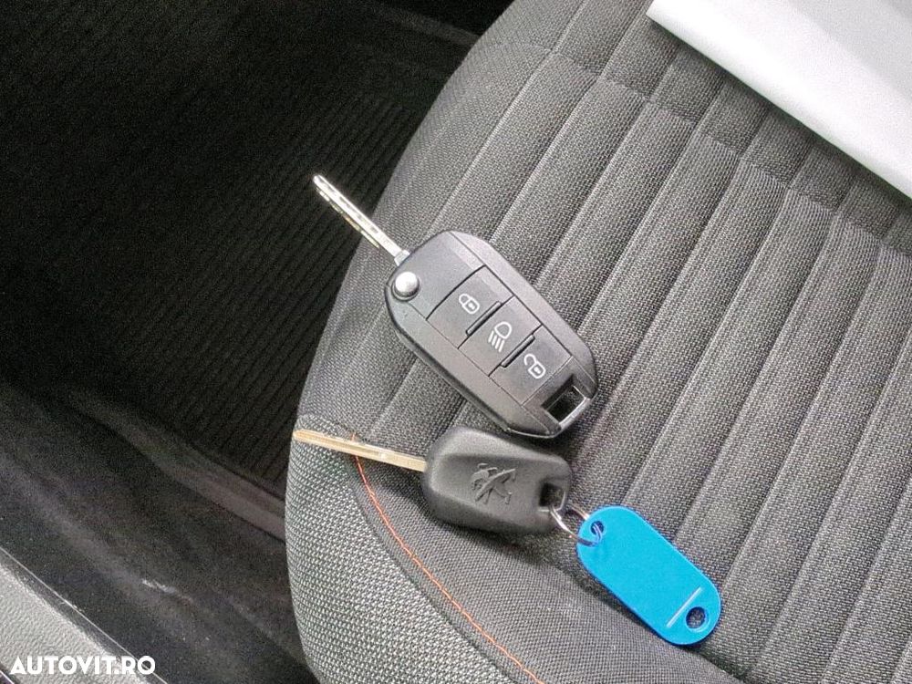 Peugeot 2008 PureTech 130 EAT8 Active - 12