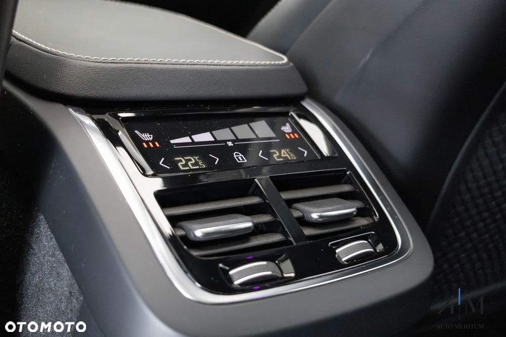 Volvo XC 90 B5 D AWD Ultimate Dark - 29