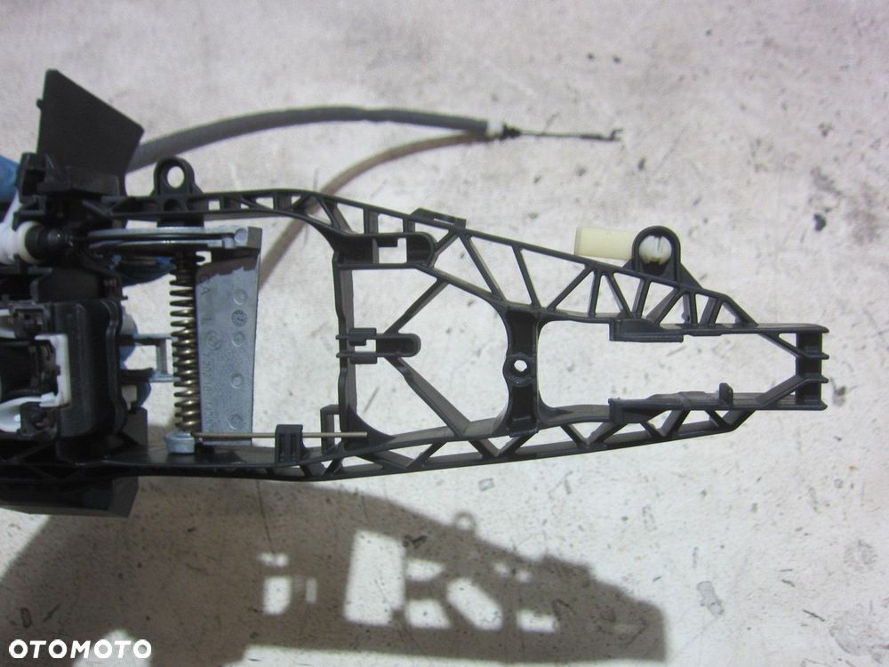BMW X5 F15 F16 F48 WSPORNIK KLAMKI LEWEJ WKŁADKA DRZWI KLUCZYK 51217401211 - 3