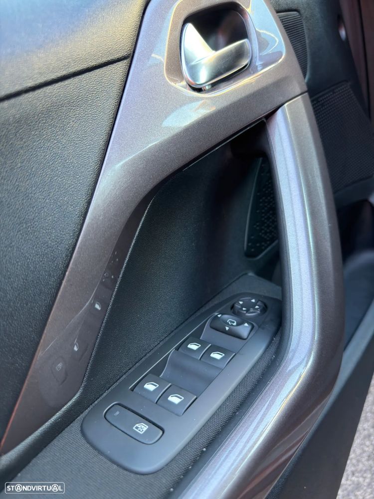 Peugeot 2008 82 VTI Active - 12