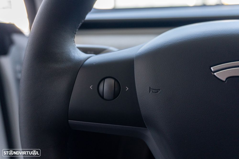 Tesla Model Y RWD - 16
