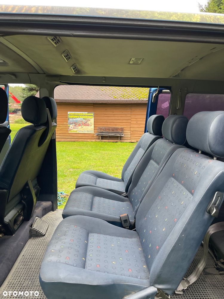 Volkswagen Caravelle - 9