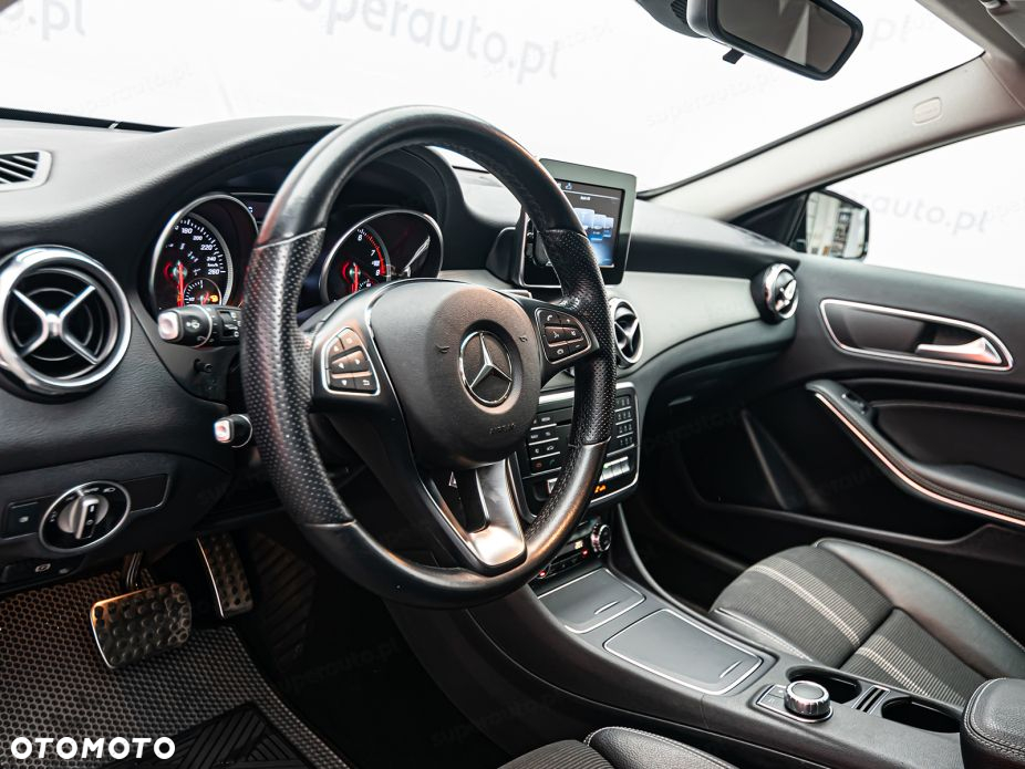 Mercedes-Benz GLA 200 7G-DCT - 8