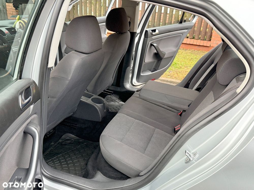 Volkswagen Jetta - 11