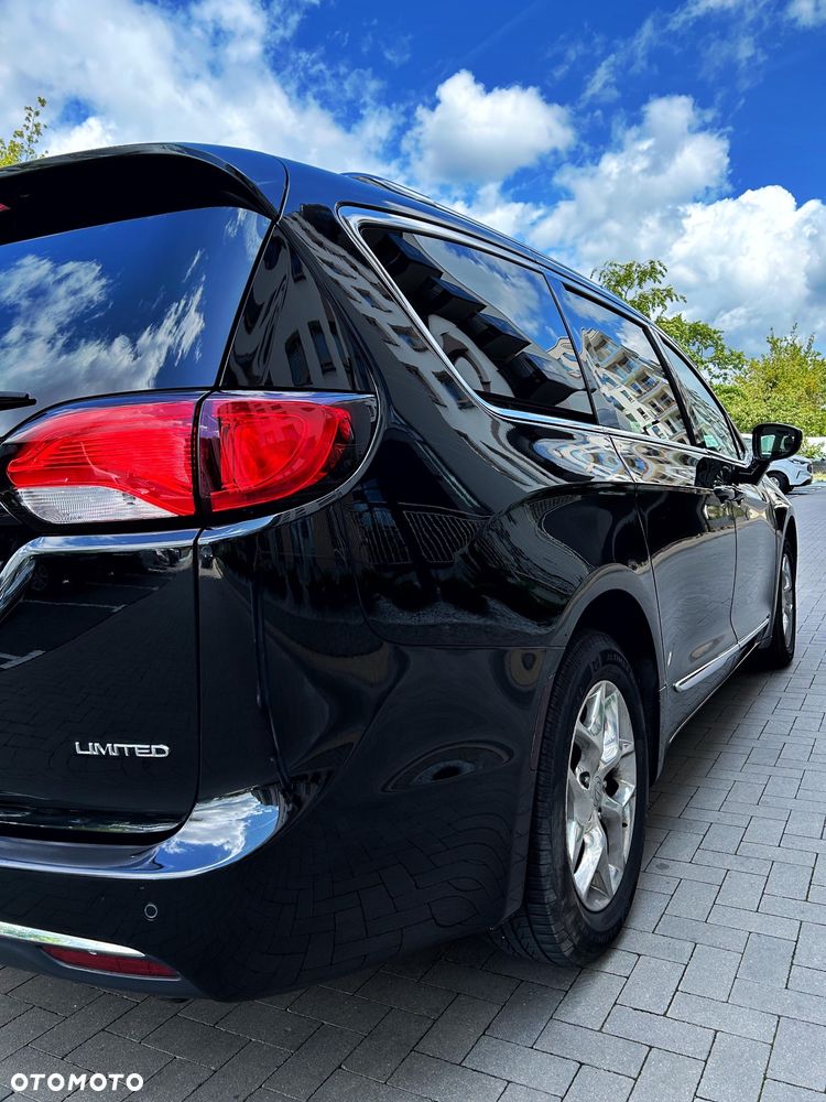 Chrysler Pacifica - 11