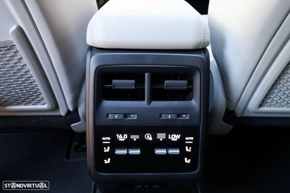 Porsche Macan Electric 4 - 37