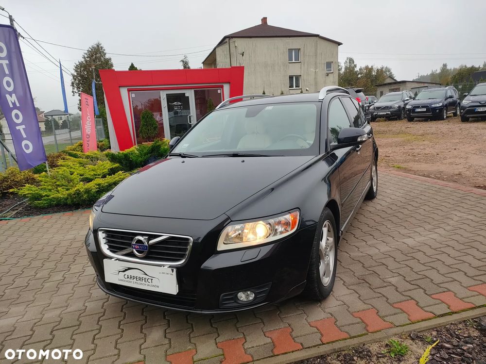 Volvo V50 D2 Momentum - 1