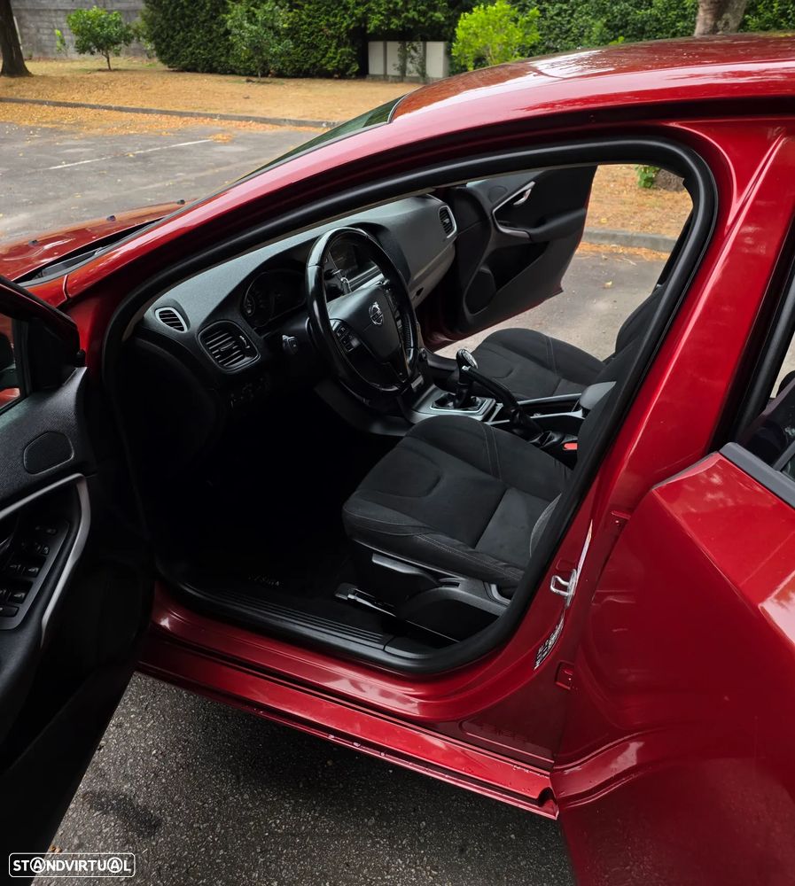 Volvo V40 1.6 D2 Eco R-Design - 24