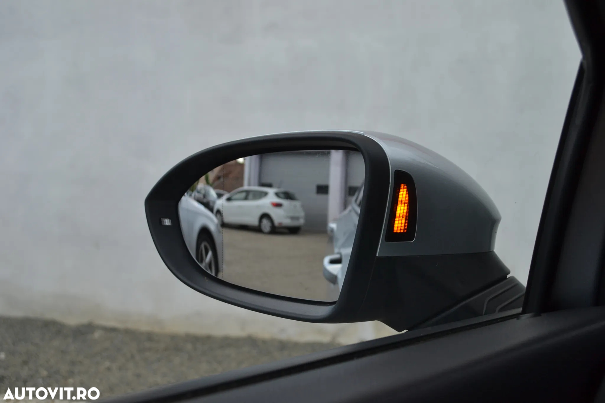 Volkswagen Golf Variant 2.0 TDI 150CP DSG R-Line - 31