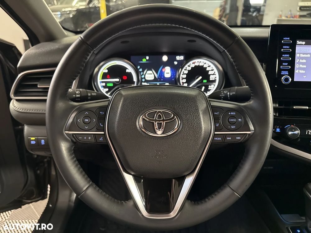 Toyota Camry - 17