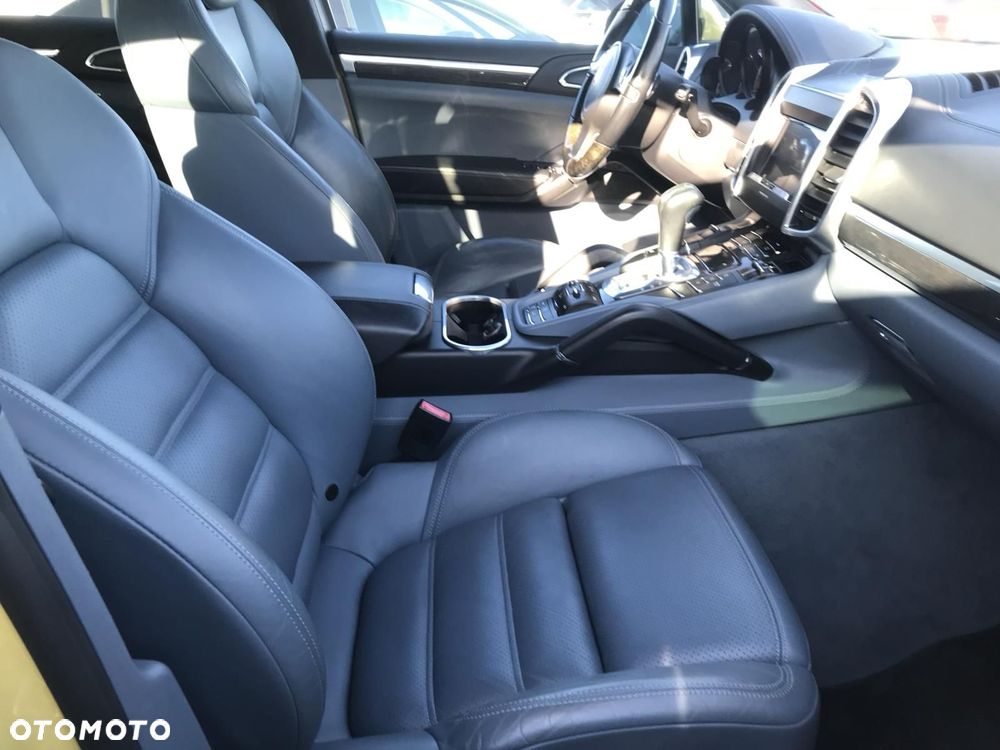 Porsche Cayenne Turbo - 34