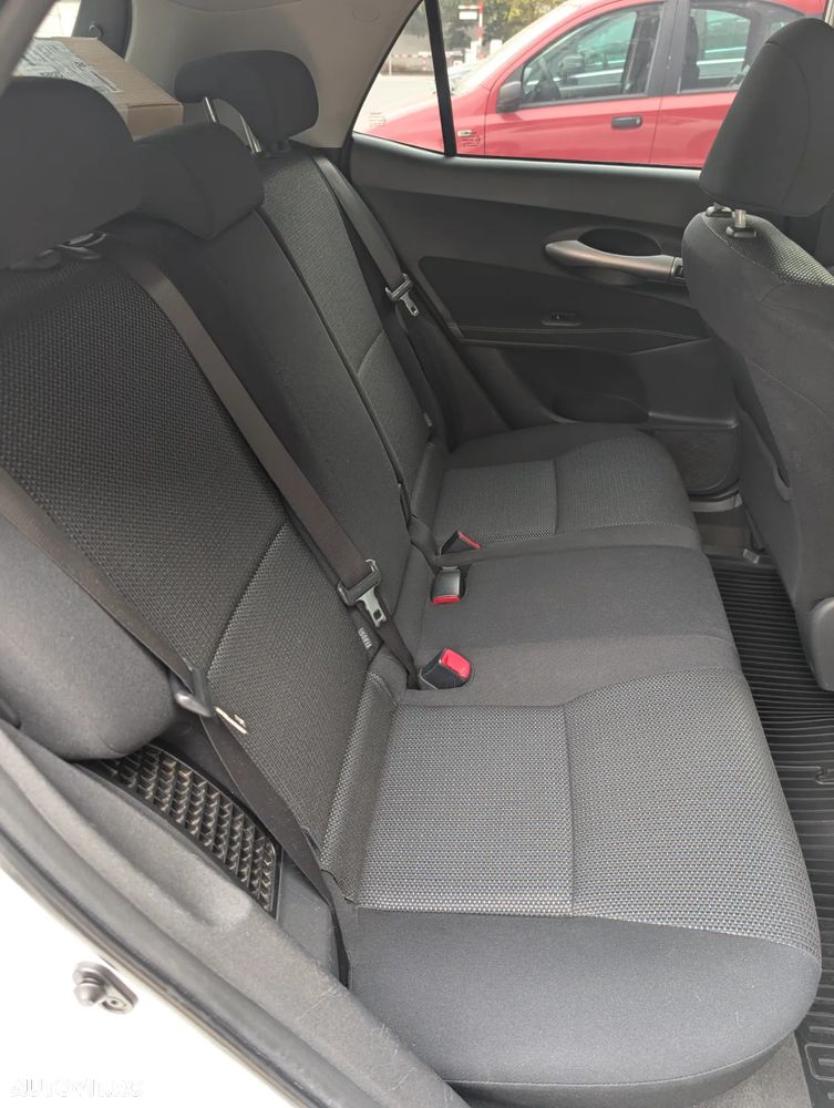 Toyota Auris 1.8 L VVT-i HSD Sol - 26