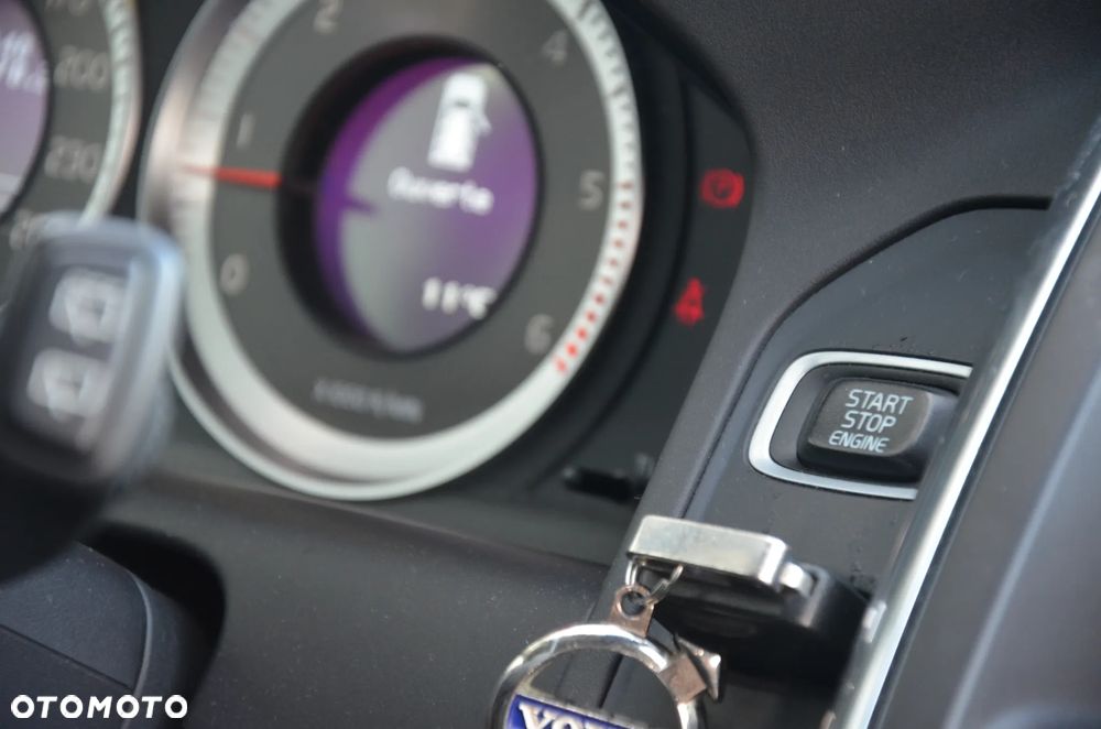 Volvo XC 60 D4 Momentum - 21