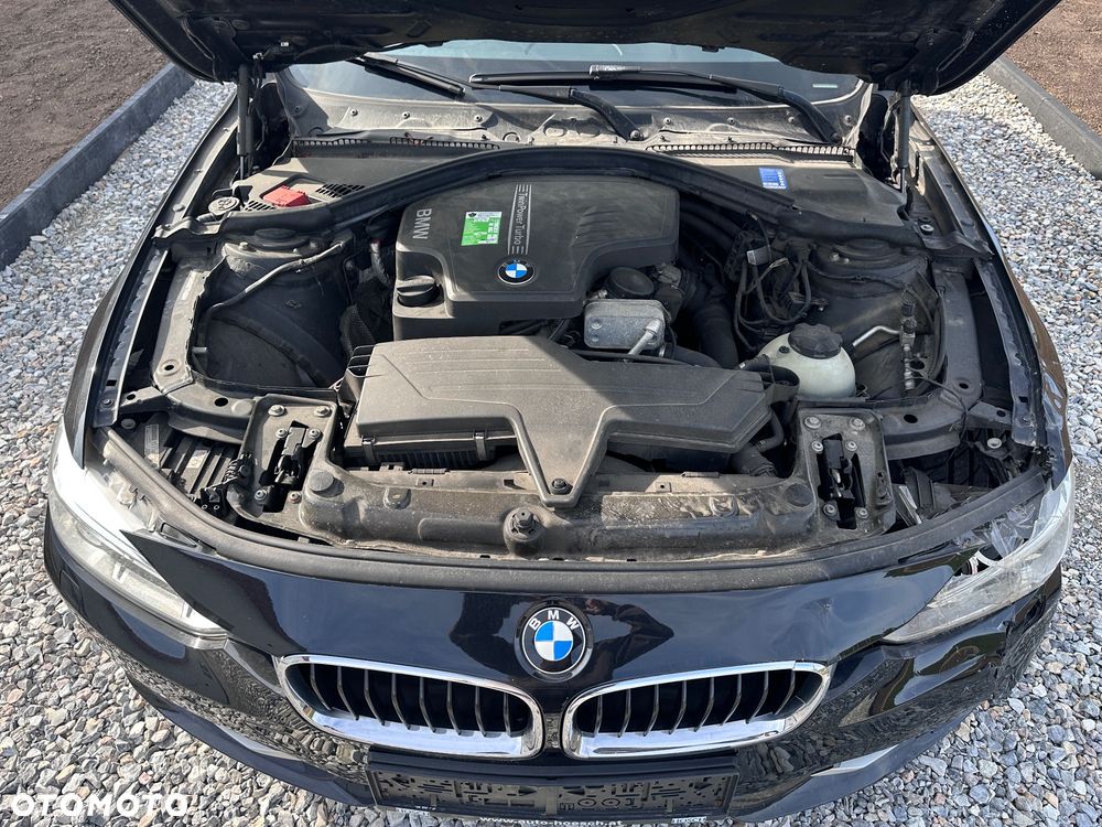 BMW Seria 3 328i Sport Line - 36