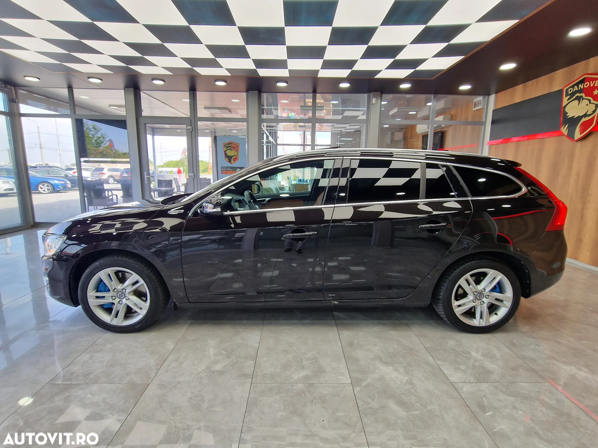 Volvo V60 D6 Plug-In-Hybrid AWD Geartronic Momentum - 4
