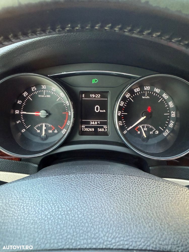 Skoda Superb 2.0 TDI 4X4 Elegance - 20