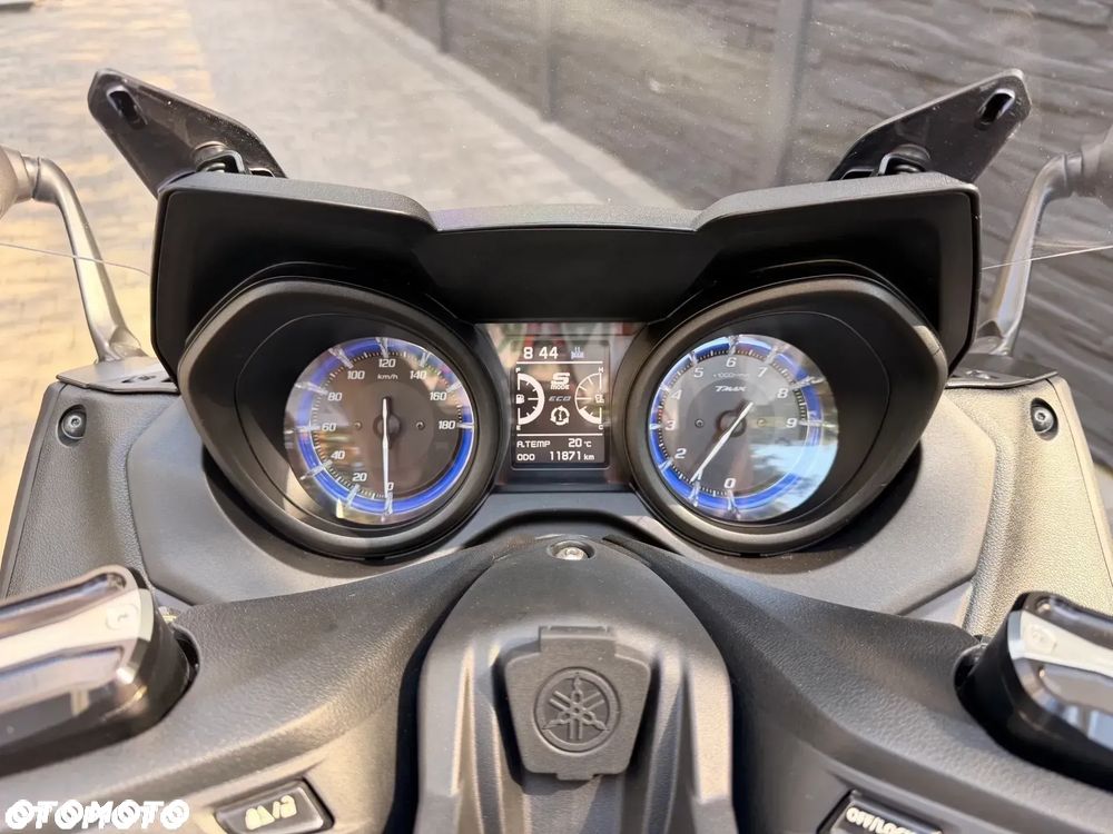 Yamaha Tmax - 18