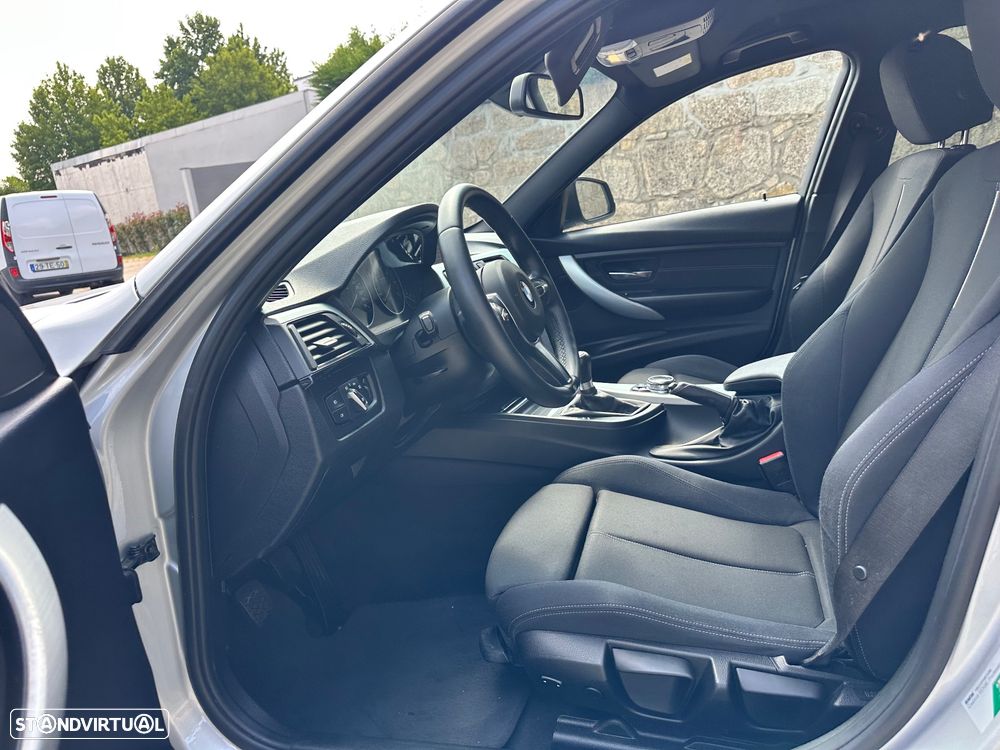 BMW 318 d Line Sport - 21