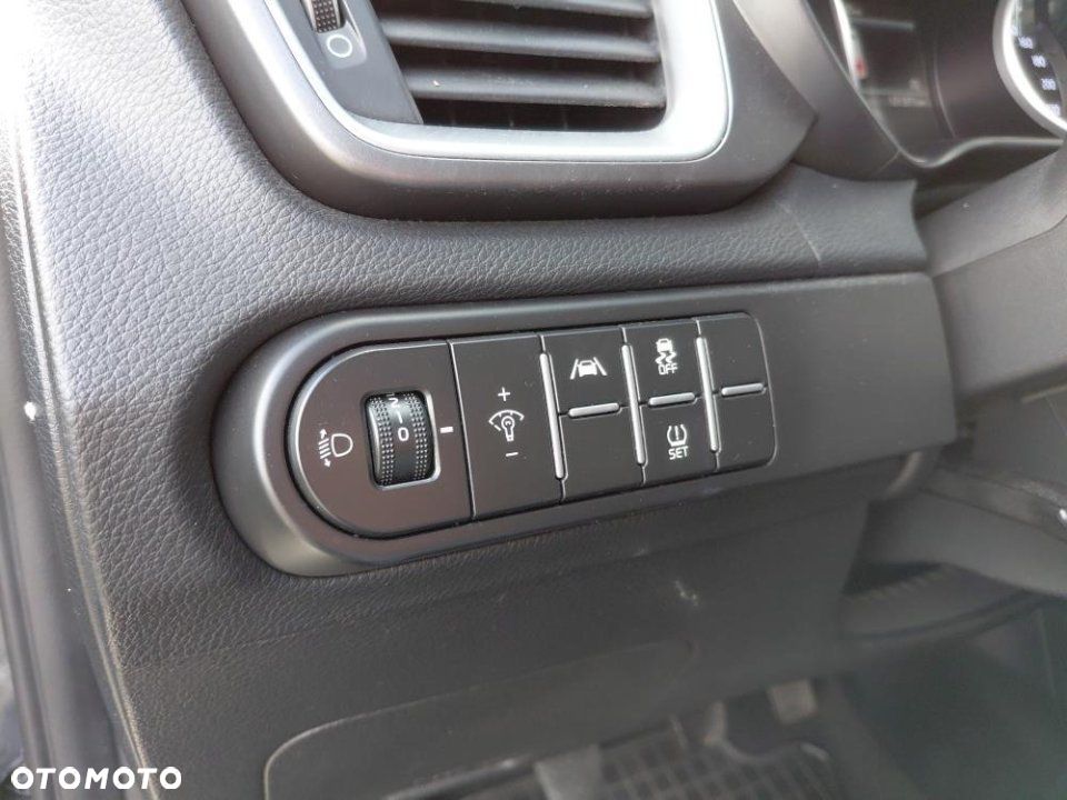 Kia Ceed - 16