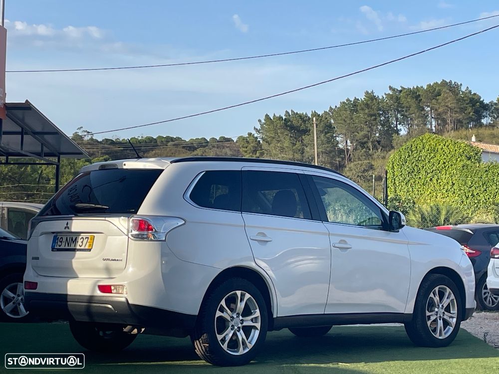Mitsubishi Outlander 2.2 DI-D Instyle Navi AT 4WD - 5