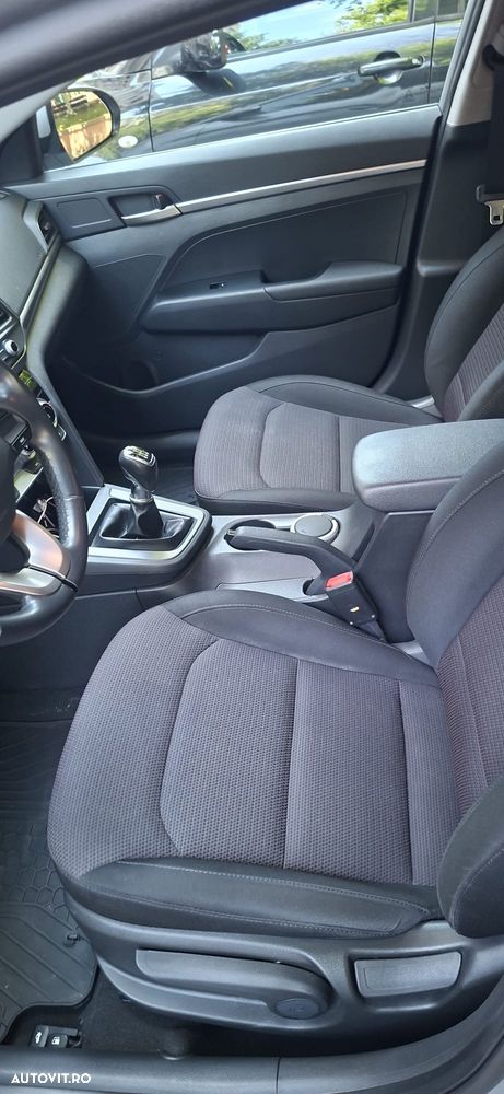 Hyundai Elantra 1.6 MPi Comfort - 9